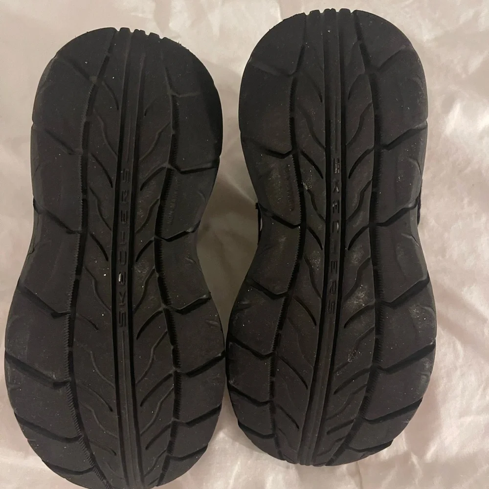 Buckle Red and Black Racing Sneakers - Picture 4 of 6